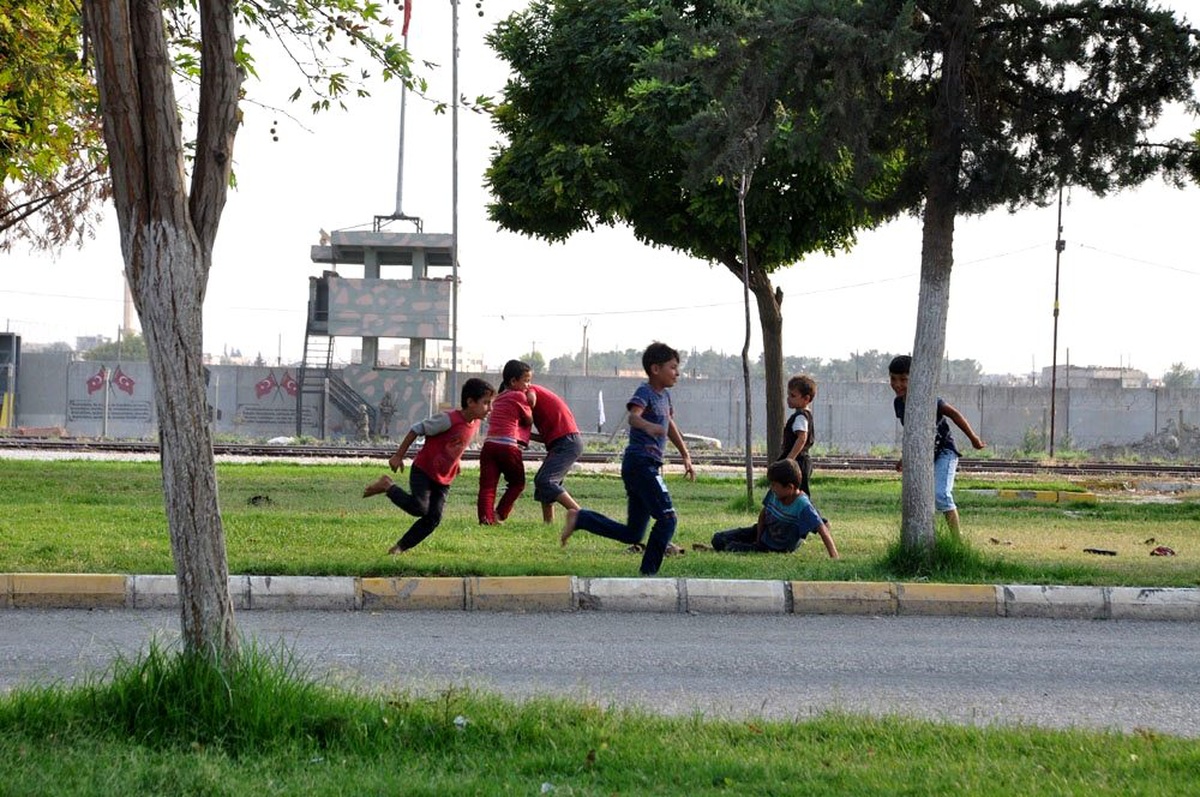 Sınırın sıfır noktasında artık çocuk sesleri duyuluyor