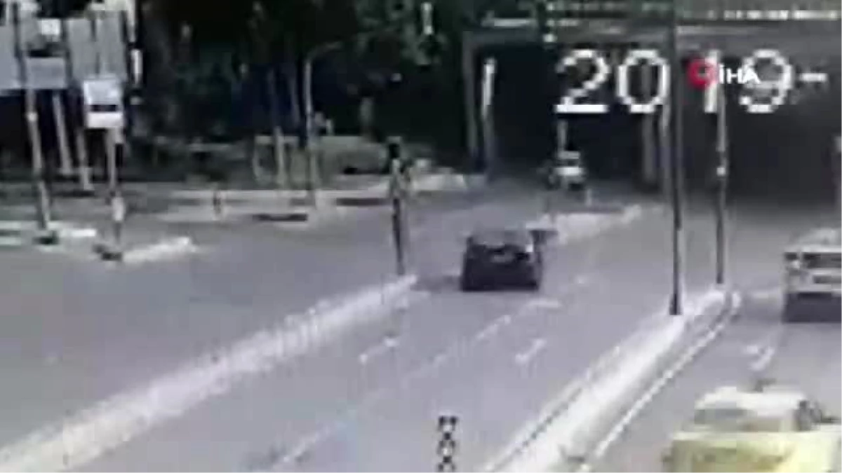 Üsküdar\'da lüks aracın karıştığı kaza kamerada