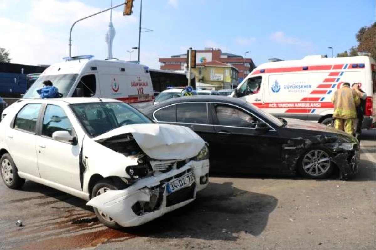 Üsküdar\'daki hatalı dönüş nedeniyle meydana gelen kaza kamerada