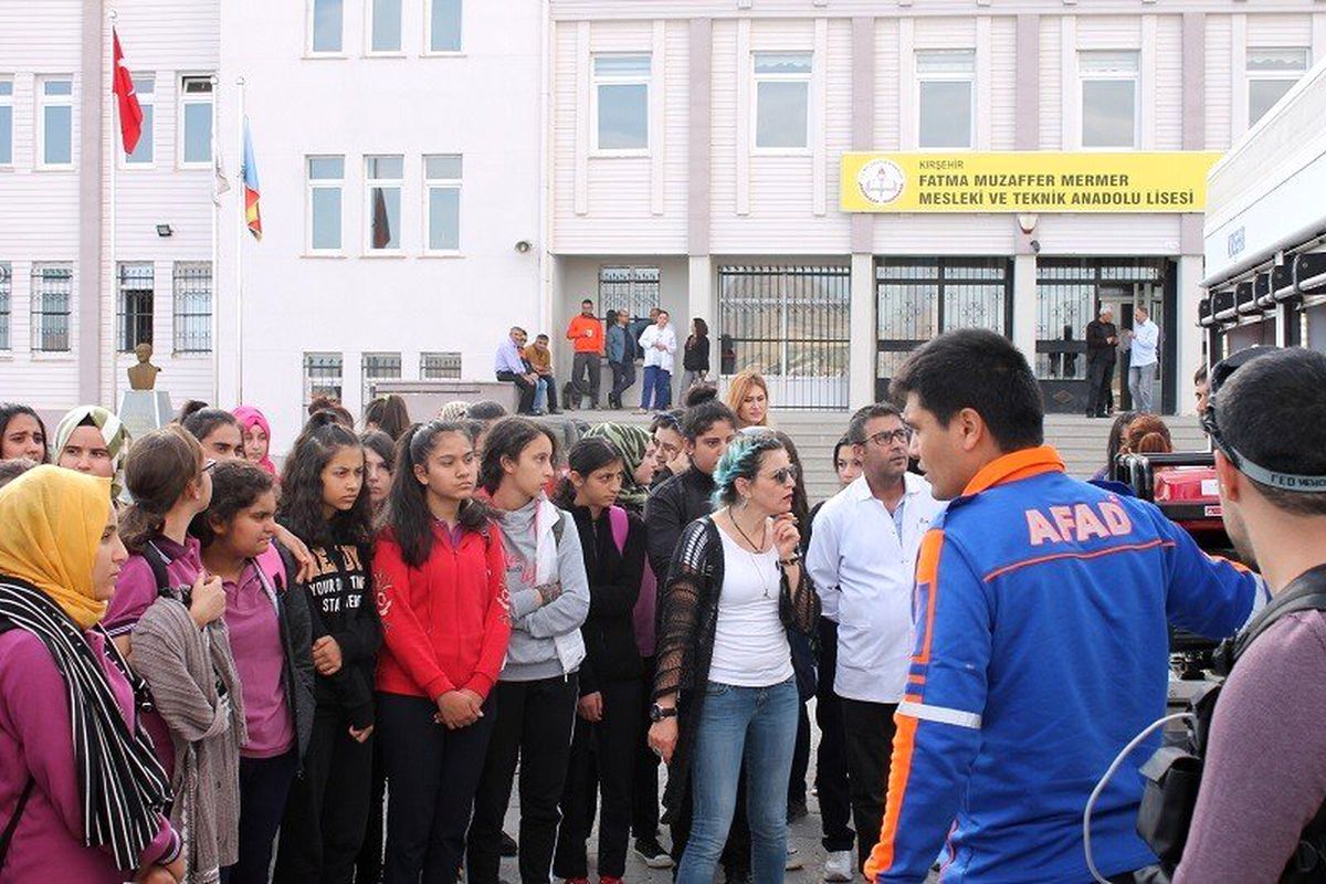 AFAD, okullarda eğitim faaliyetlerini sürdürüyor