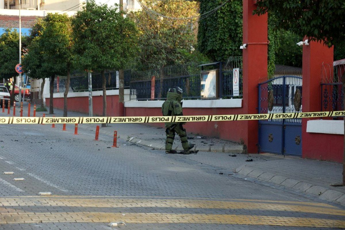 Aydın\'da askeri bina önünde bomba paniği