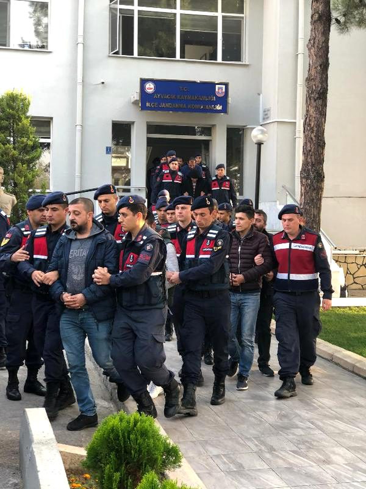 Çanakkale\'de göçmen kaçaklığına 8 tutuklama