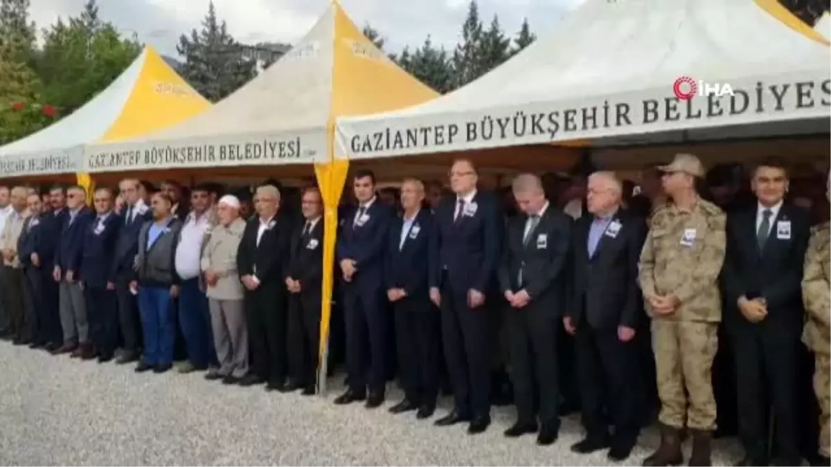 Derik\'te şehit olan Uzman Çavuş Muhammed Önek son yolculuğuna uğurlanıyor