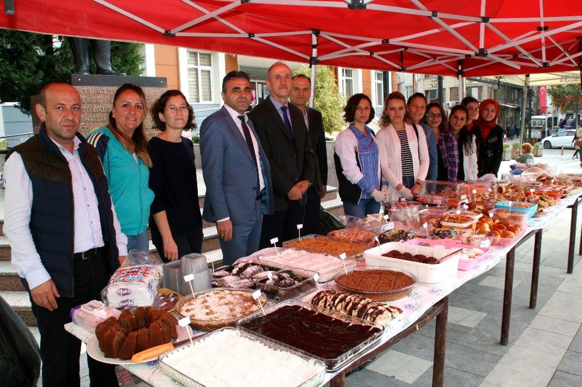 Devrek Hamidiye Anadolu Lisesi\'nden kermes