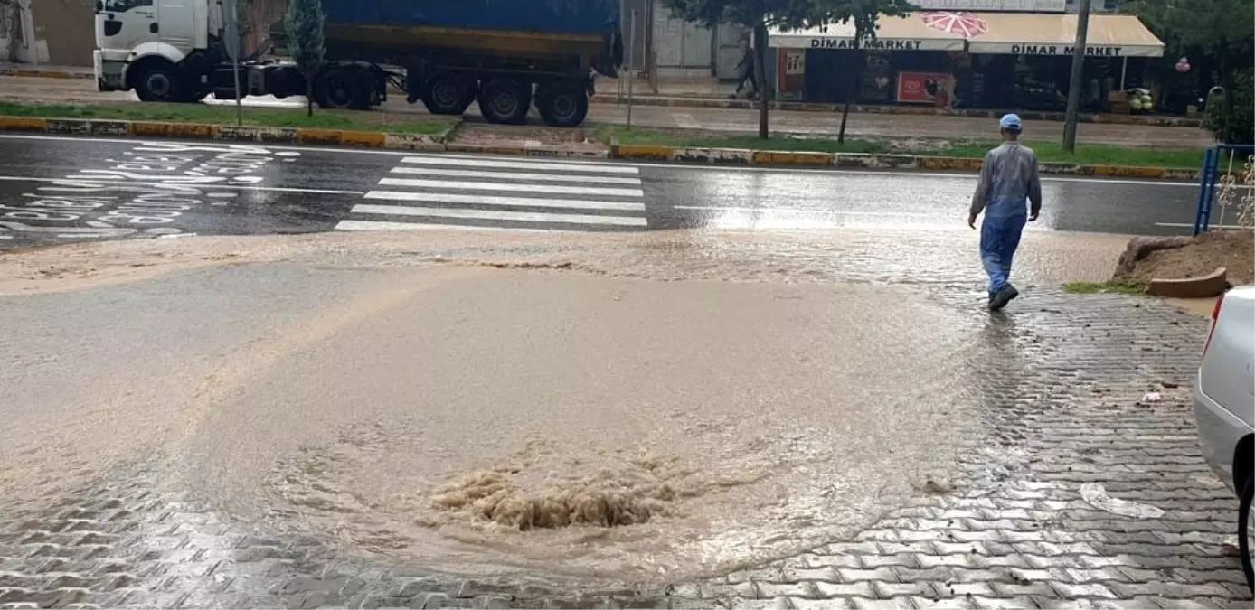 Diyarbakır\'da sağanak: Ev ve iş yerlerini su bastı