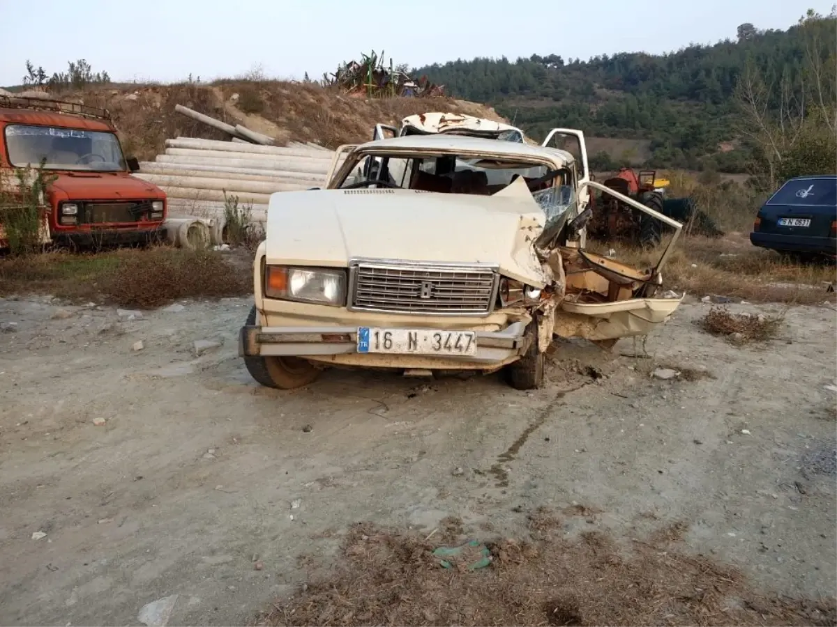 İki otomobil kafa kafaya çarpıştı: 1 ölü, 3 yaralı