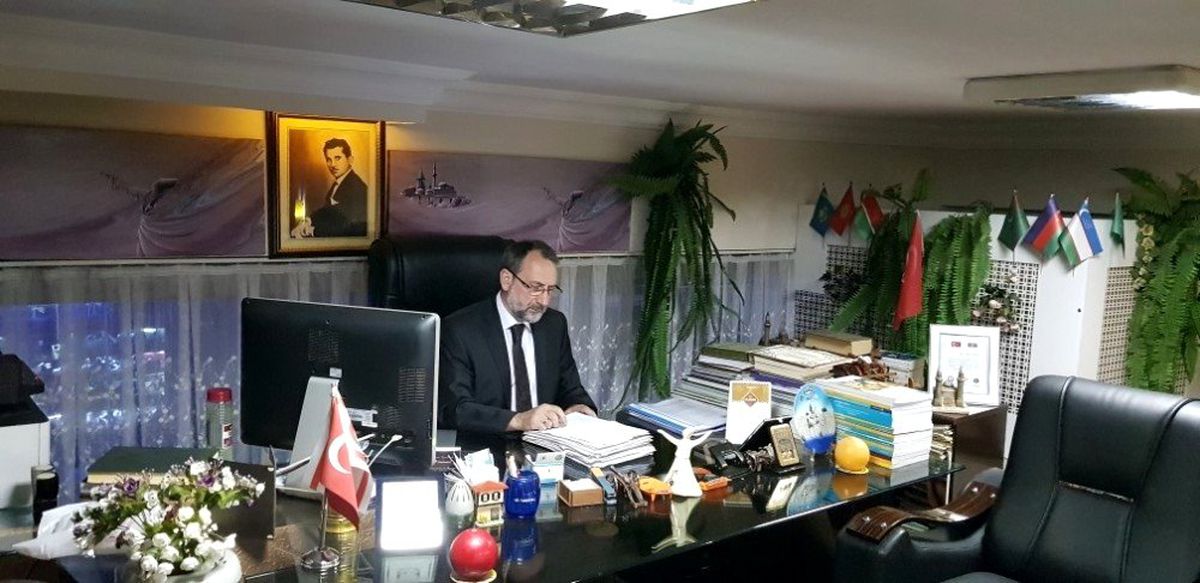 Karslı işadamı Yıldırım\'dan öğretmenlere büro malzemesi desteği