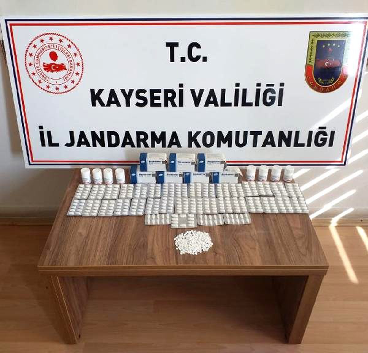 Kayseri\'de 1035 uyuşturucu hap ele geçirildi