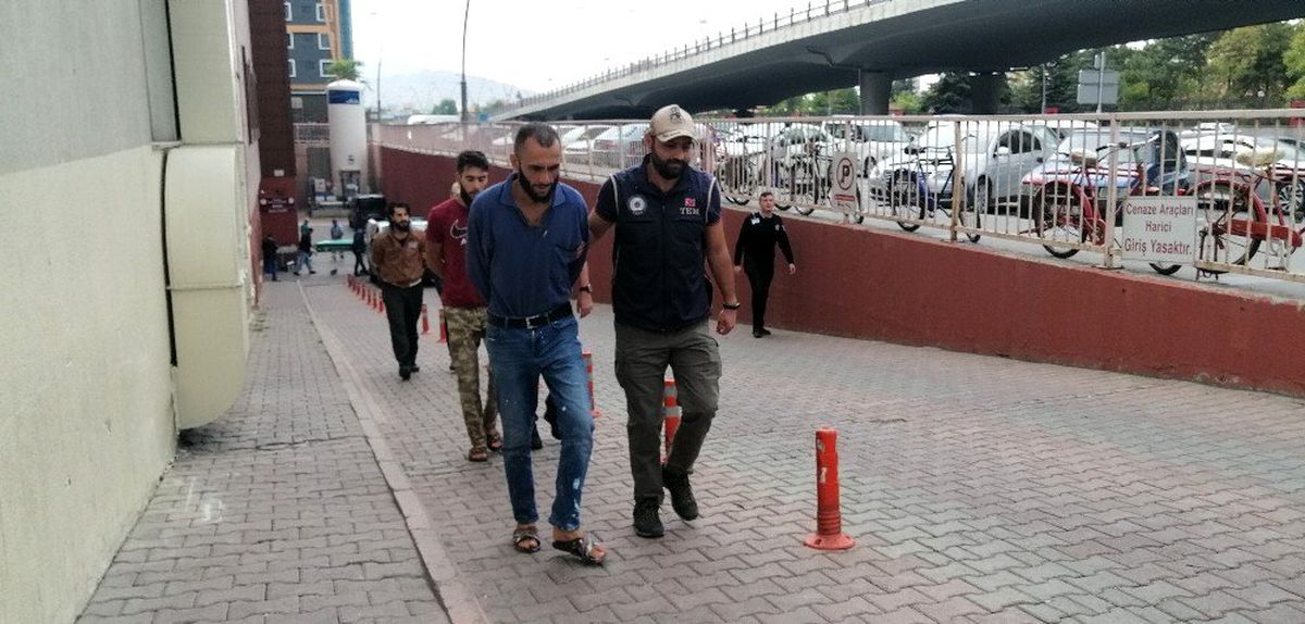 Kayseri\'deki DEAŞ operasyonunda gözaltına alınan 3 kişi adliyeye sevk edildi