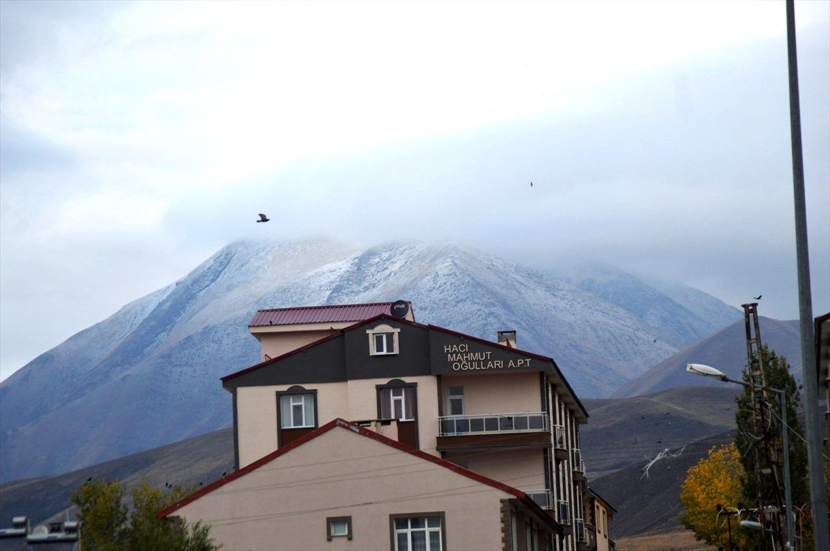 Kösedağ\'a mevsimin ilk karı yağdı