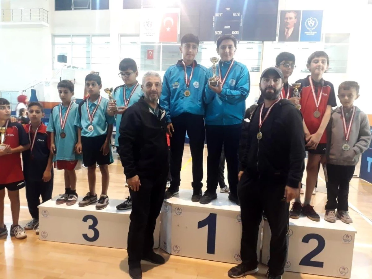 Malatyalı öğrenciler masa tenisinde bölge şampiyonu oldu