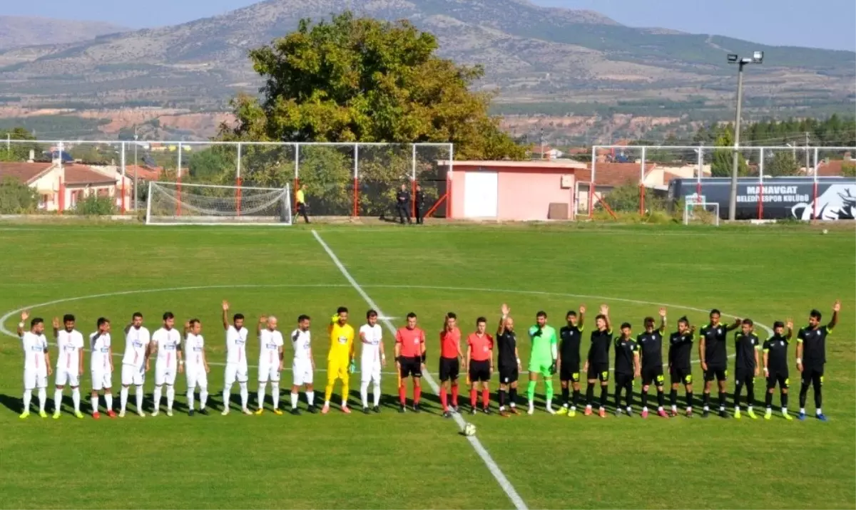 Manavgat Belediyespor liderliği bırakmadı