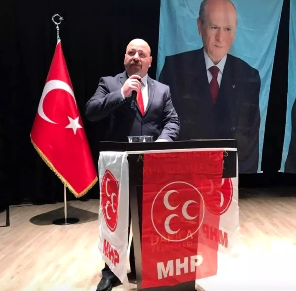 MHP\'li başkan silahını temizlerken kendisini vurdu