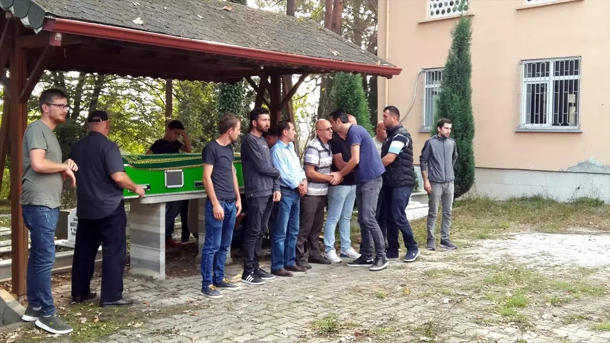 Sakarya\'da nehre düşen kişi defnedildi