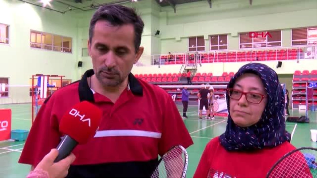 Spor aileler yarışıyor badminton turnuvası\'nın şampiyonu başkan özmekik ve eşi oldu