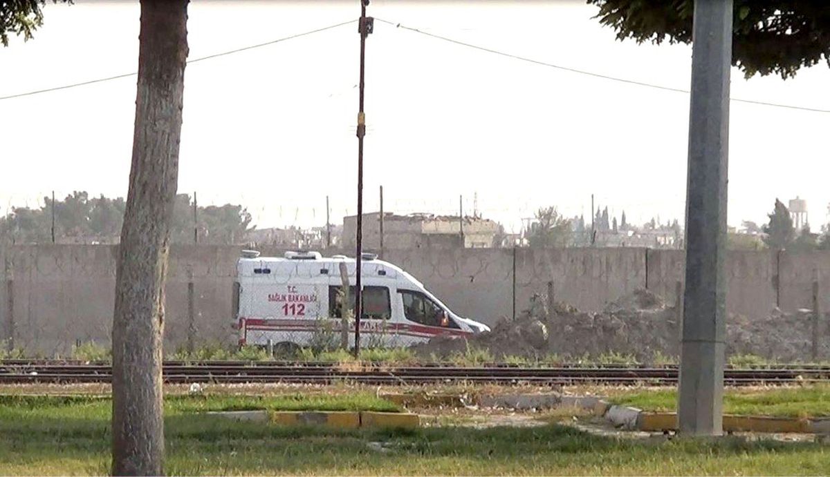 Tel Abyad\'da terör örgütün tuzakladığı patlayıcılarla yaralanan siviller Türkiye\'ye getirildi