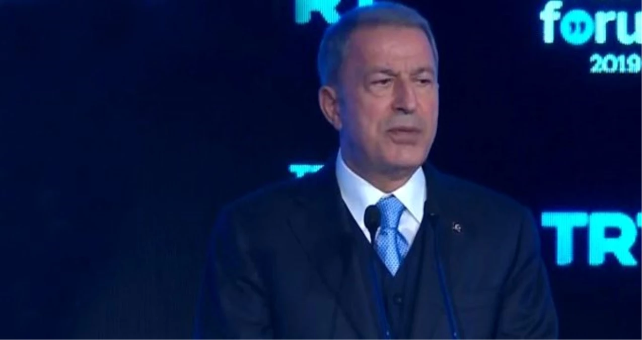 TRT World Forum\'da konuşan Akar, akıcı İngilizcesiyle dikkat çekti