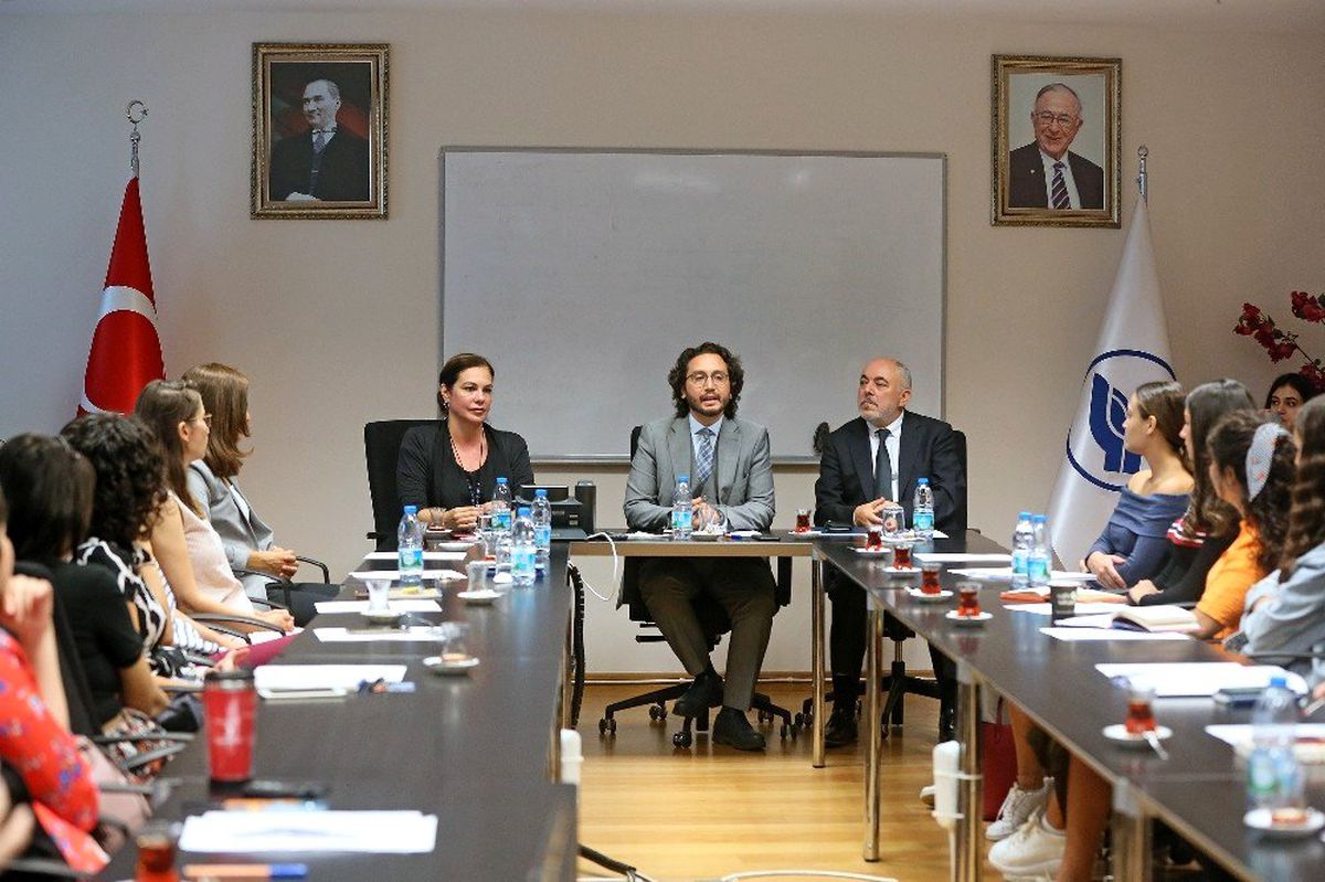 Yaşar Üniversitesine büyük onur