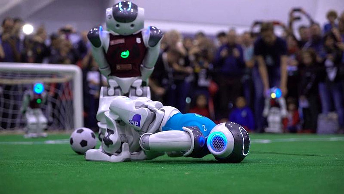 Yeşil sahalarda bu kez robot futbolcular top koşturdu