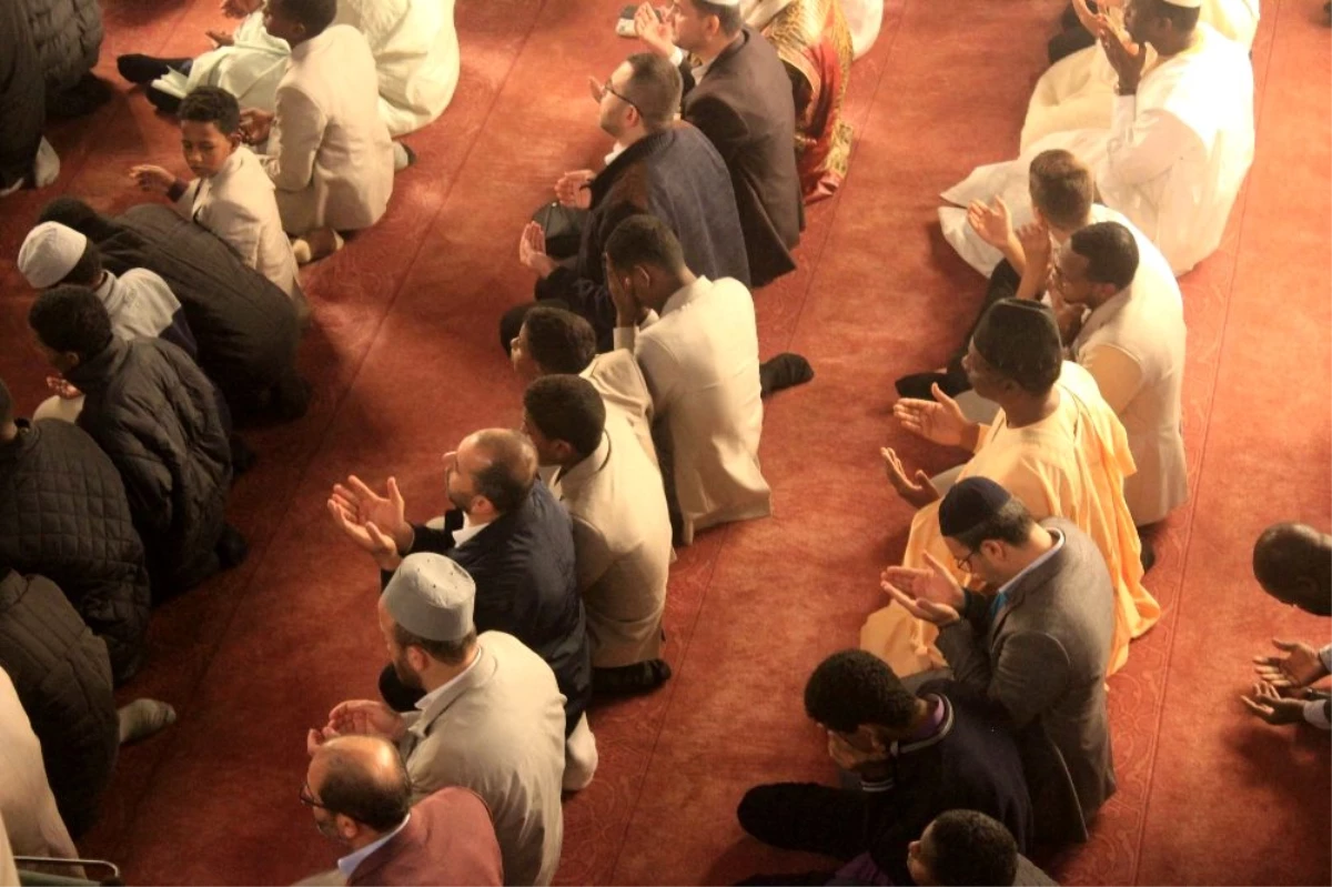 Afrikalı dini liderler Eyüpsultan Camisii\'nde namaz kıldı