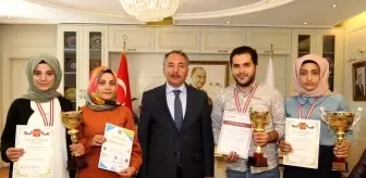 AİÇÜ Rektörü Prof. Dr. Karabulut, Rusça Olimpiyatlarında ödül alan öğrencileri kabul etti