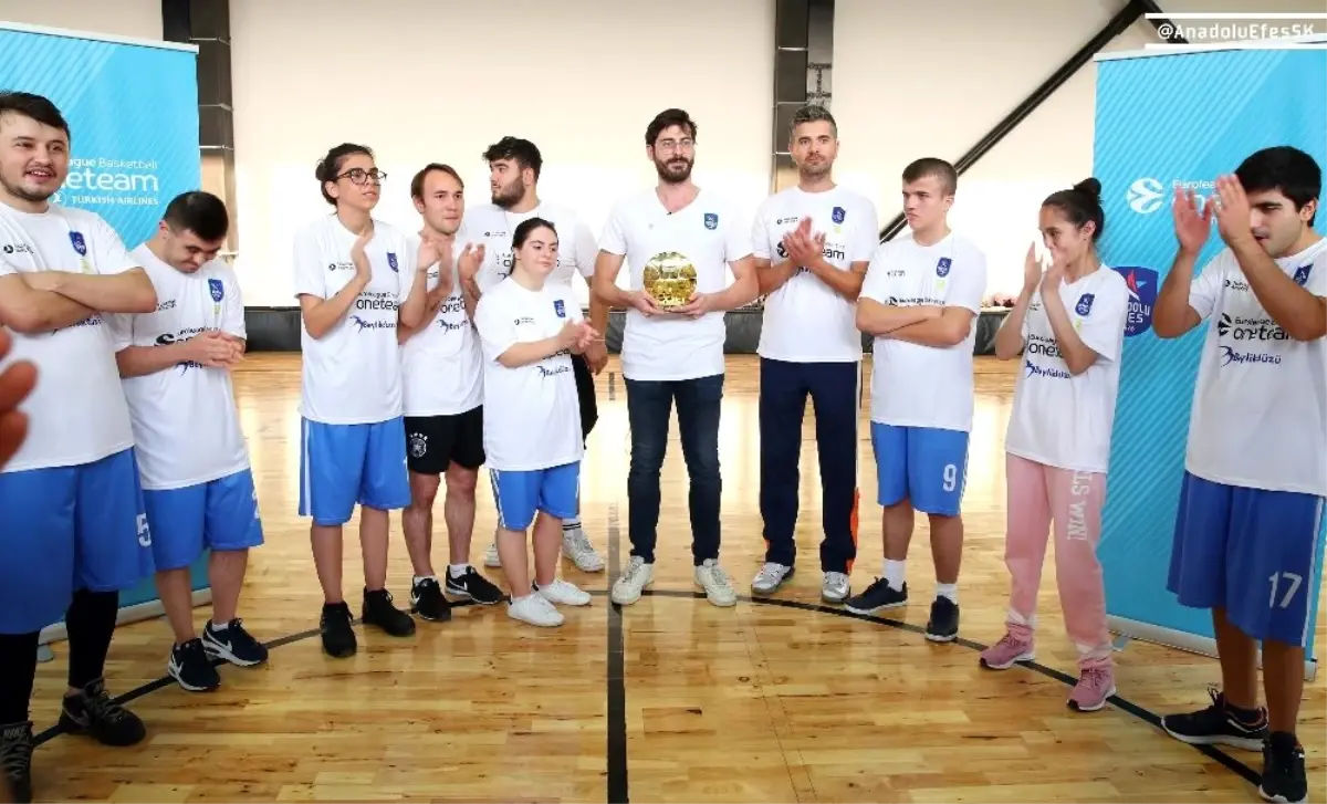 Anadolu Efes, ödüllü Euroleague One Team projesine devam ediyor