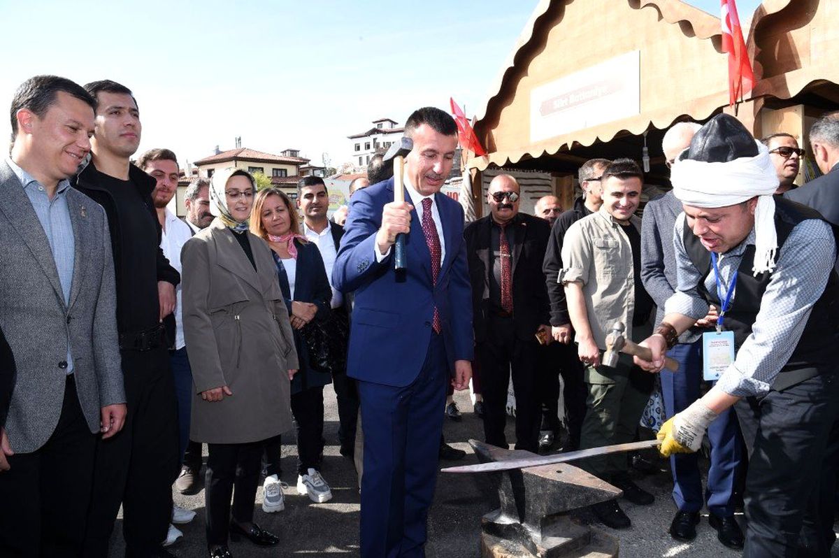 "Ankara Kalesi\'ni canlı tutacağız"