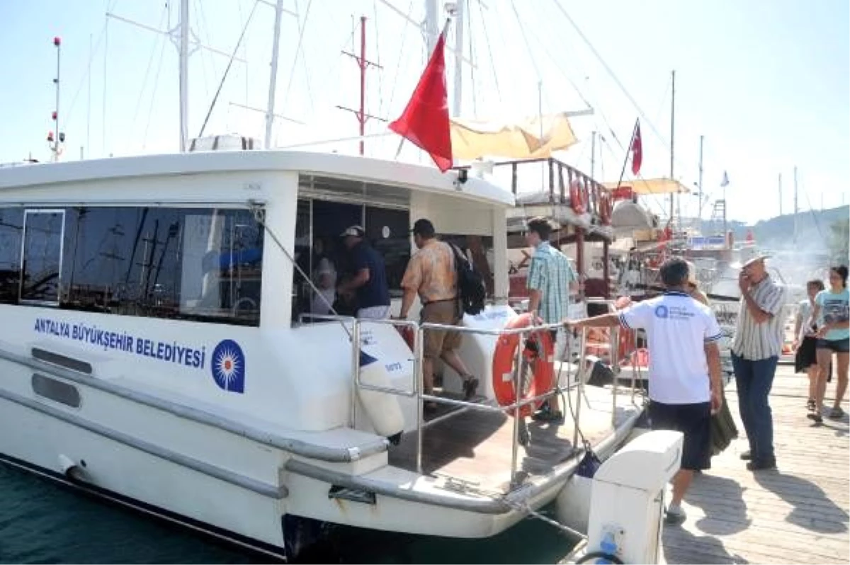 Antalya\'da deniz otobüslerinin seferi sonlandırıldı