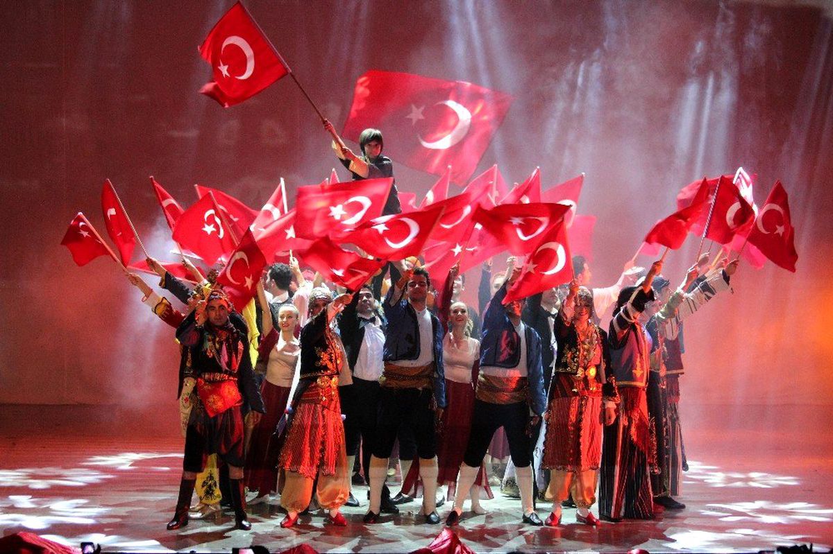 Devlet Halk Dansları Topluluğu Mamaklılarla buluşuyor