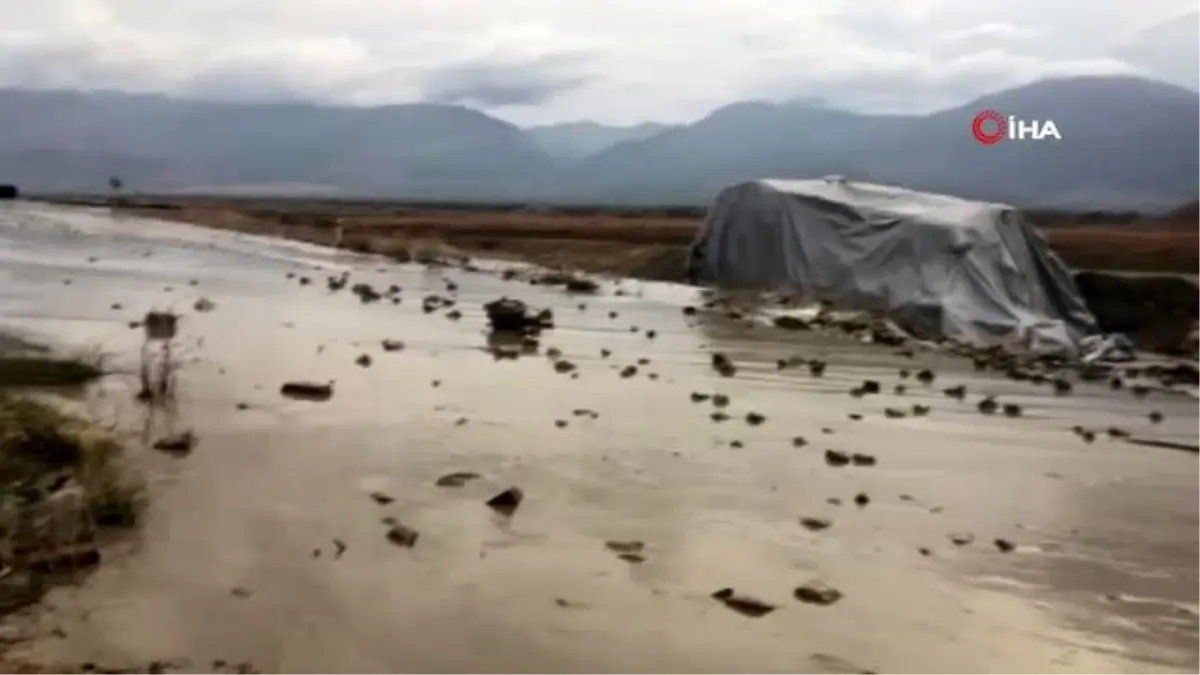 Erzincan\'da yağmur yağışı dereleri taşırdı