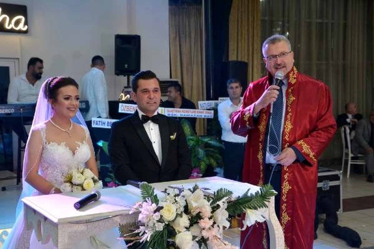 Gelin ve damattan nikah sonrası asker selamı