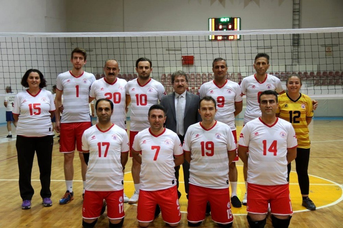 İl Sağlık Müdürlüğü Voleybol Takımı Çeyrek Finalde