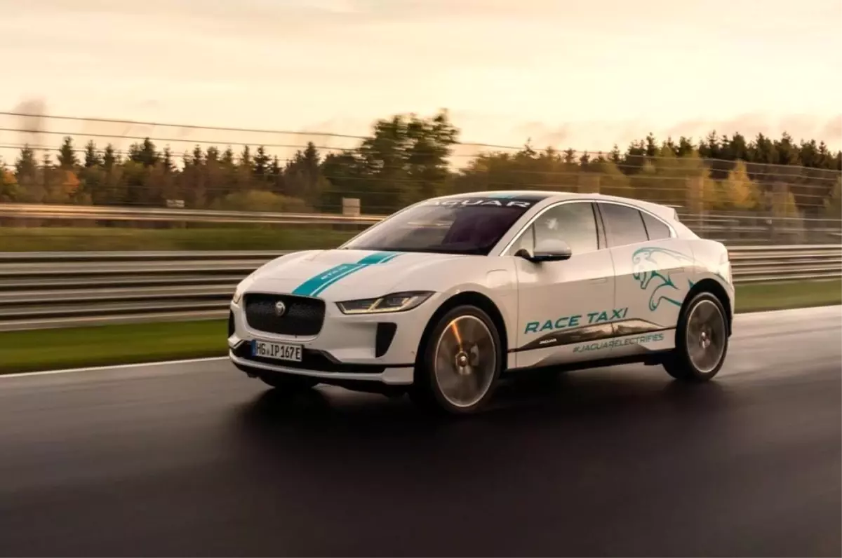 Jaguar I-PACE ile pist keyfi: RACE eTAXI