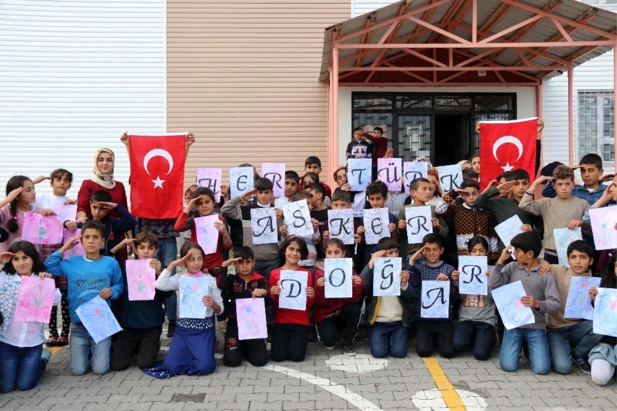 Köy çocuklarından Mehmetçik\'e ebruli destek