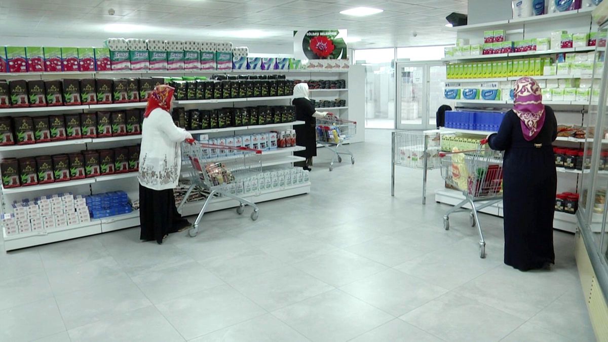 Sosyal markette yüzlerce ürün çeşidi