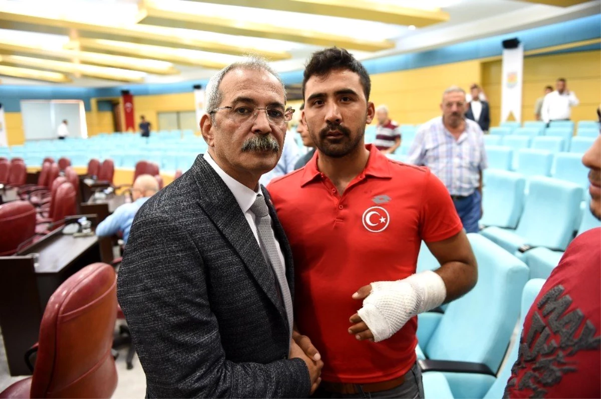 Tarsus Belediyesinden, Barış Pınarı Harekatı\'nda yaralanan uzman çavuşa yardım