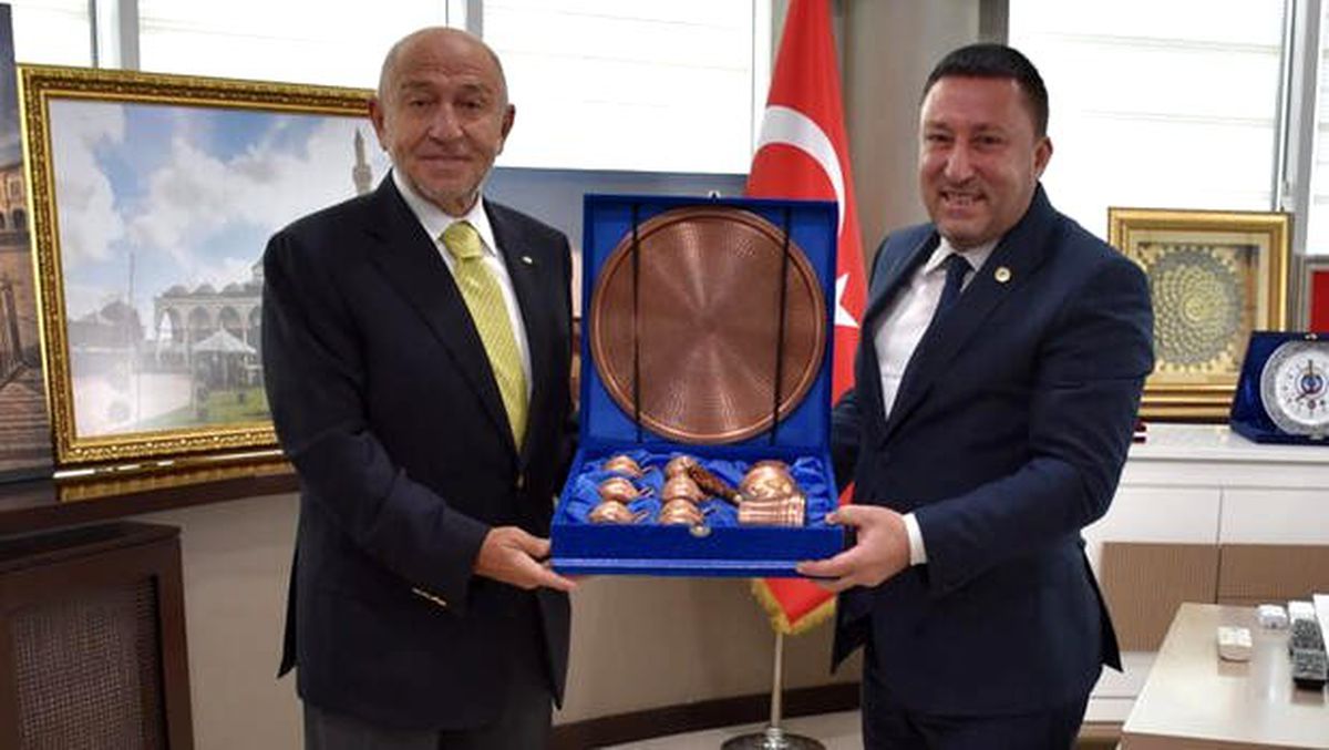 TFF Başkanı Özdemir\'den, Beyoğlu\'na ziyaret