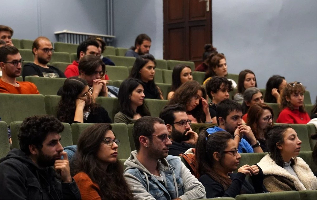 Uluslararası Tiyatro Festivalinde "Çağdaş Sahnenin Seyri" konuşuldu