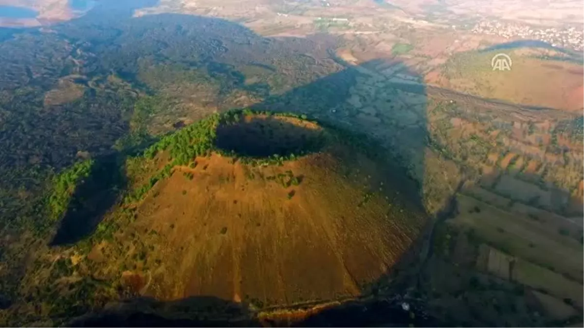 Üniversite öğrencileri, Kula-Salihli Jeoparkı\'nı inceledi