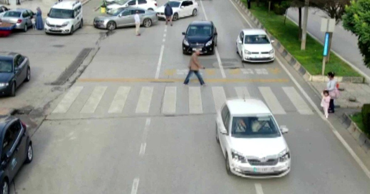 Yayalara yol vermeyen araçlara drone\'lu denetim