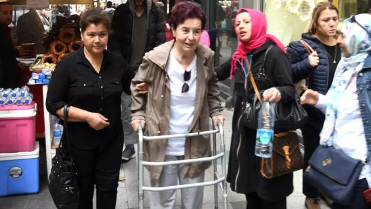 Fatma Girik taburcu oldu! Yürüteçle Nişantaşı\'nda...