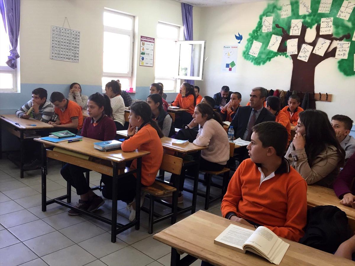 Gölbaşı\'nda Meslek Tanıtımı ve Gıda Güvenliği Semineri verildi