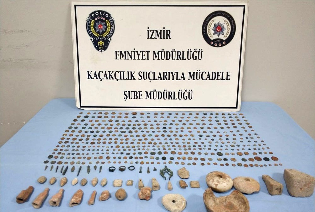 İzmir\'de 496 adet tarihi eser ele geçirildi