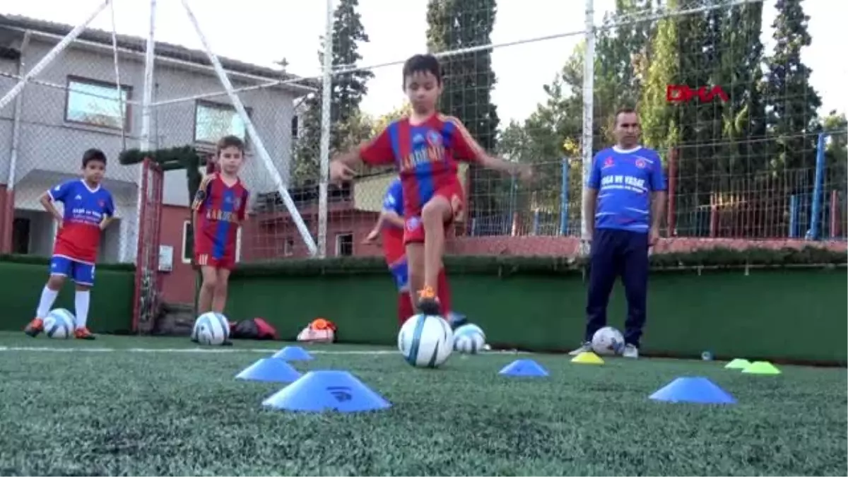 Karabük çelik işçisinden çocuklara futbol eğitimi