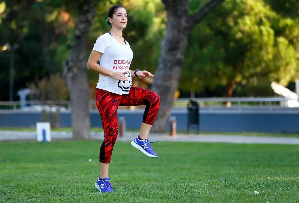 "Karnı burnunda" maratona hazırlanıyor