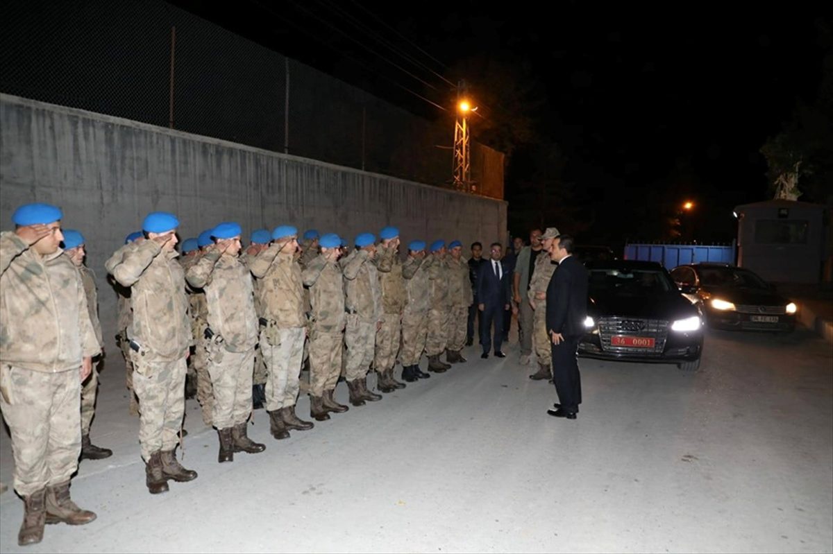 Kars Valisi Öksüz\'den komandolara ziyaret