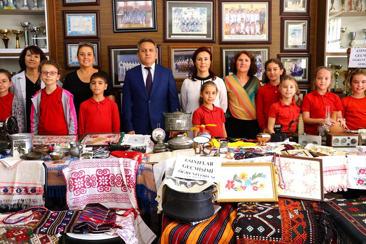 Öğrencilerden "Geçmişimi Öğreniyorum" sergisi