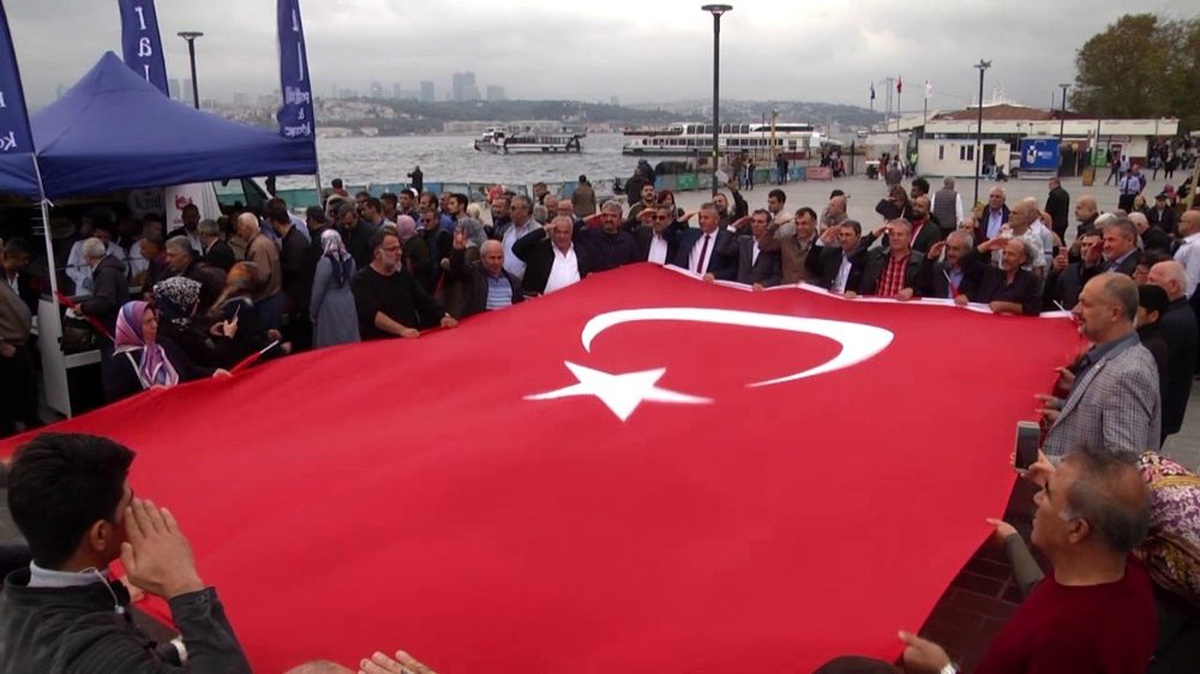 Üsküdar Marmaray istasyonunda pestilli kemençeli tanıtım
