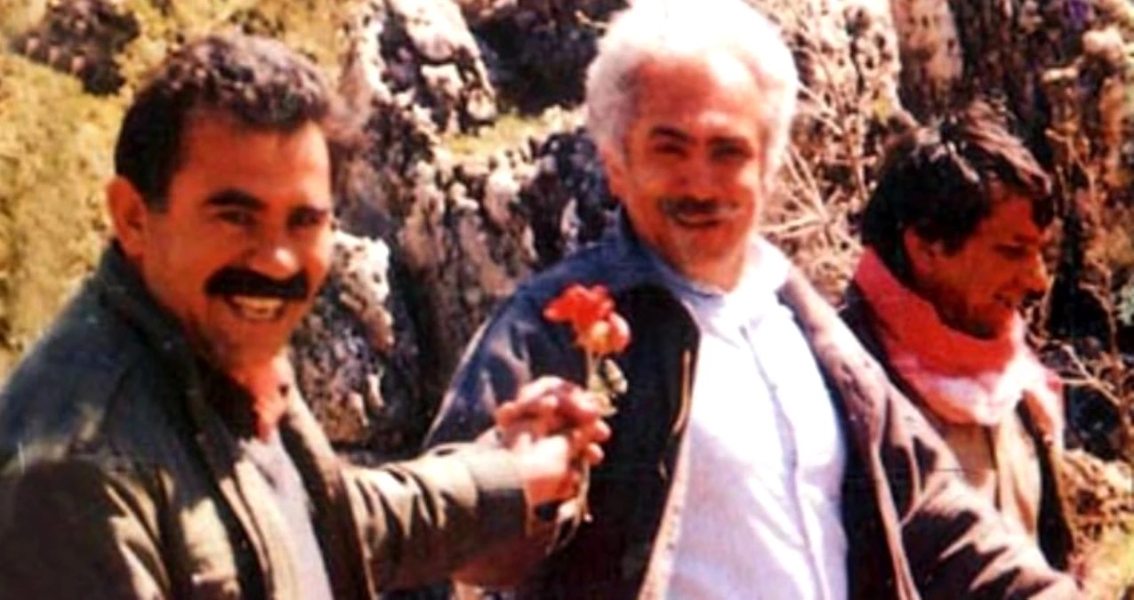 Abdullah Öcalan\'dan çiçek alan Doğu Perinçek, kendisini savundu: Teslim almaya gitmiştim