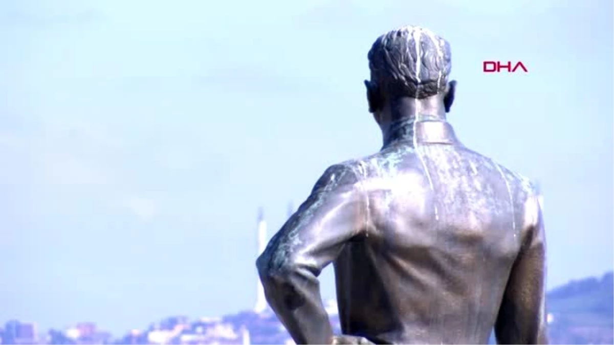 Atatürk\'ün ilk heykelinin tepki çeken hali